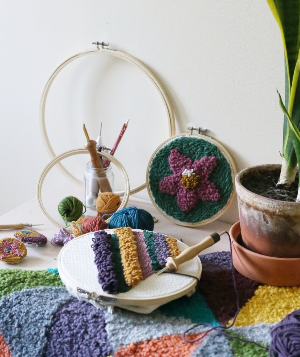 tuftaamisentaikaa.kirjontakehikkoon tuftaaminen